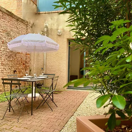 L'improbable Rendez-vous Apartment